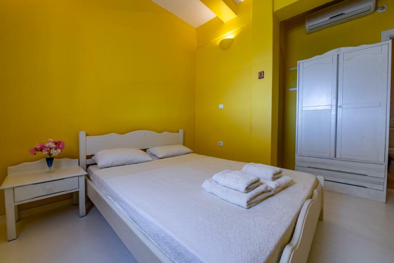 Kymothoi Rooms & Pool Bar Gavrio Exterior photo