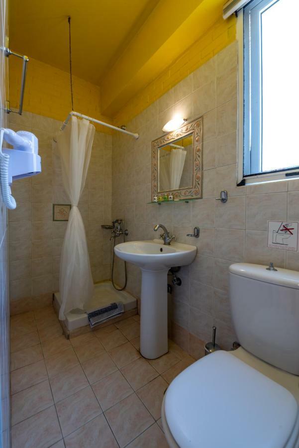 Kymothoi Rooms & Pool Bar Gavrio Exterior photo