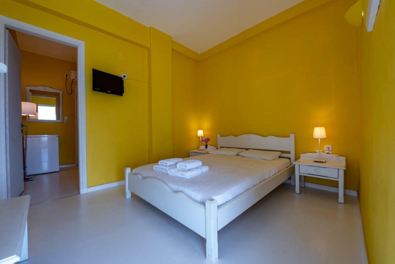 Kymothoi Rooms & Pool Bar Gavrio Exterior photo
